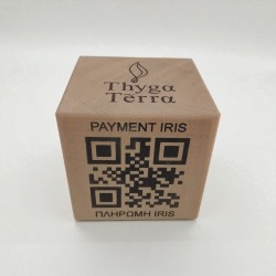 QR code IRIS σε ξύλινο κύβο